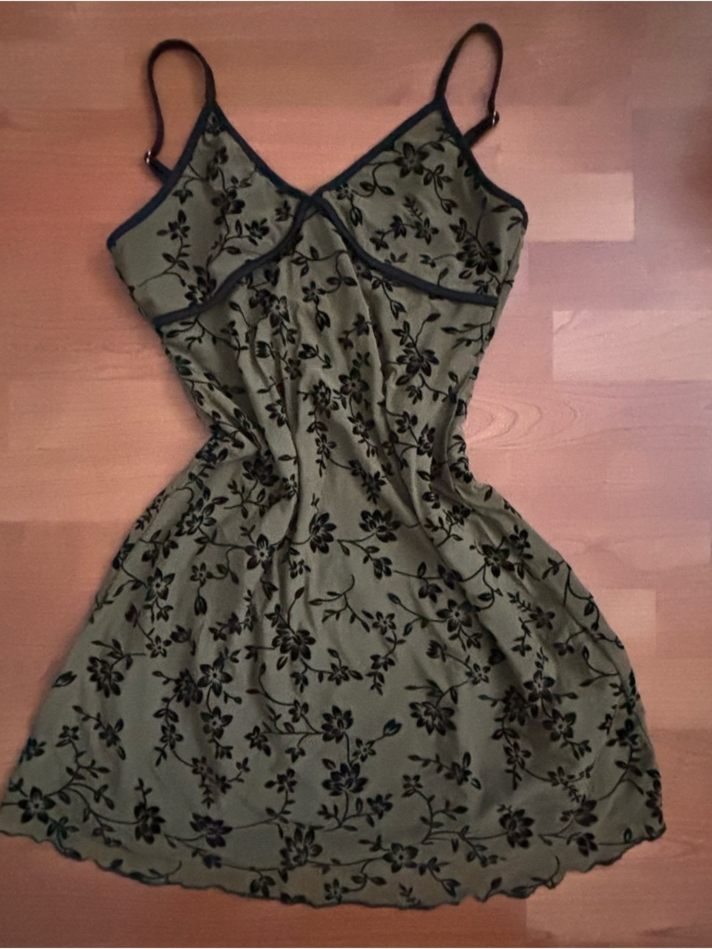 Women’s olive green floral mini dress Size L